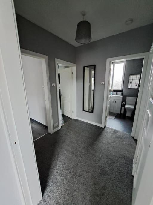 Glasgow Apartment Close To The Airport Renfrew Exterior photo