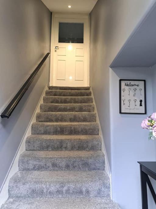 Glasgow Apartment Close To The Airport Renfrew Exterior photo